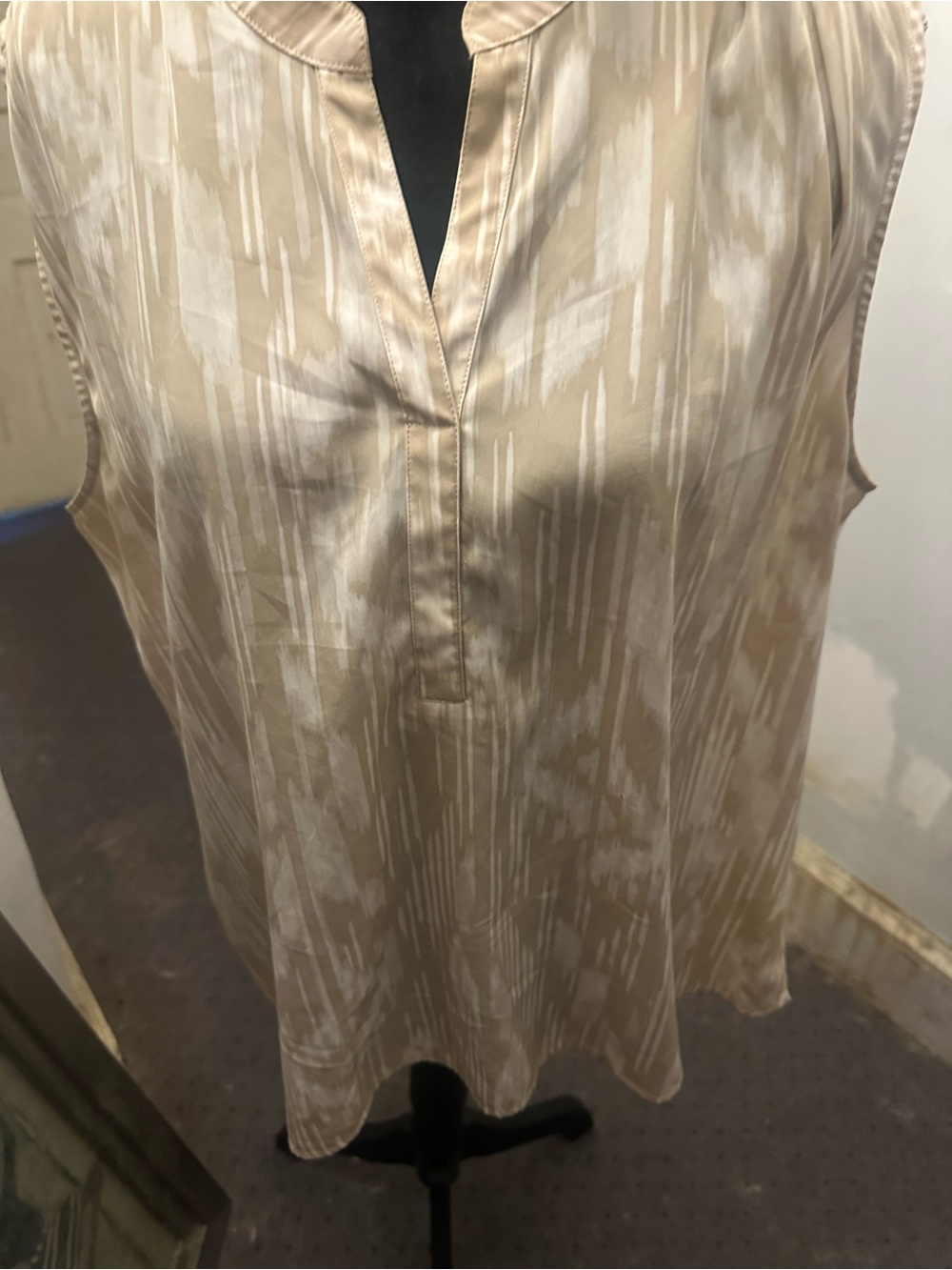 Chico’s Tan and White Sleeveless Blouse Size 3